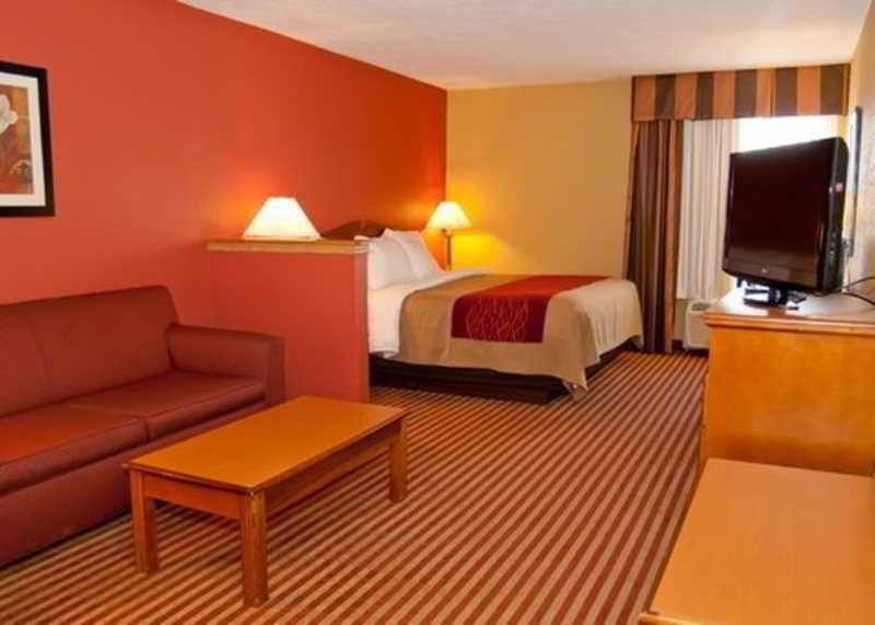 Comfort Inn & Suites Cincinnati Eastgate Extérieur photo