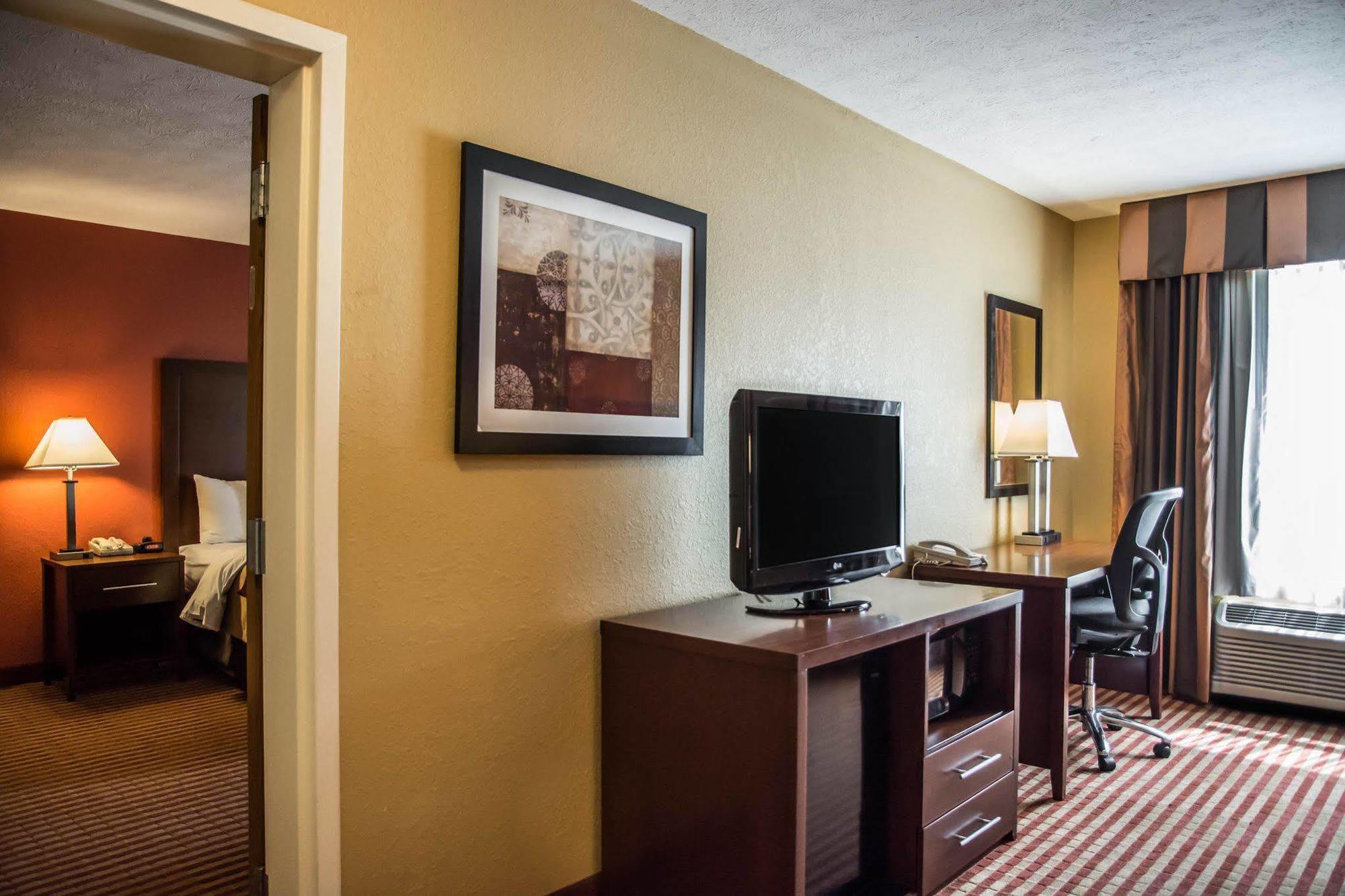 Comfort Inn & Suites Cincinnati Eastgate Extérieur photo